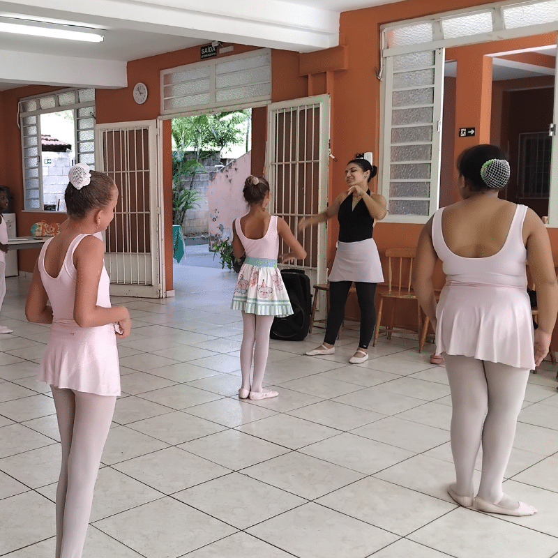 Dança e expressão corporal Infantil (Florence)