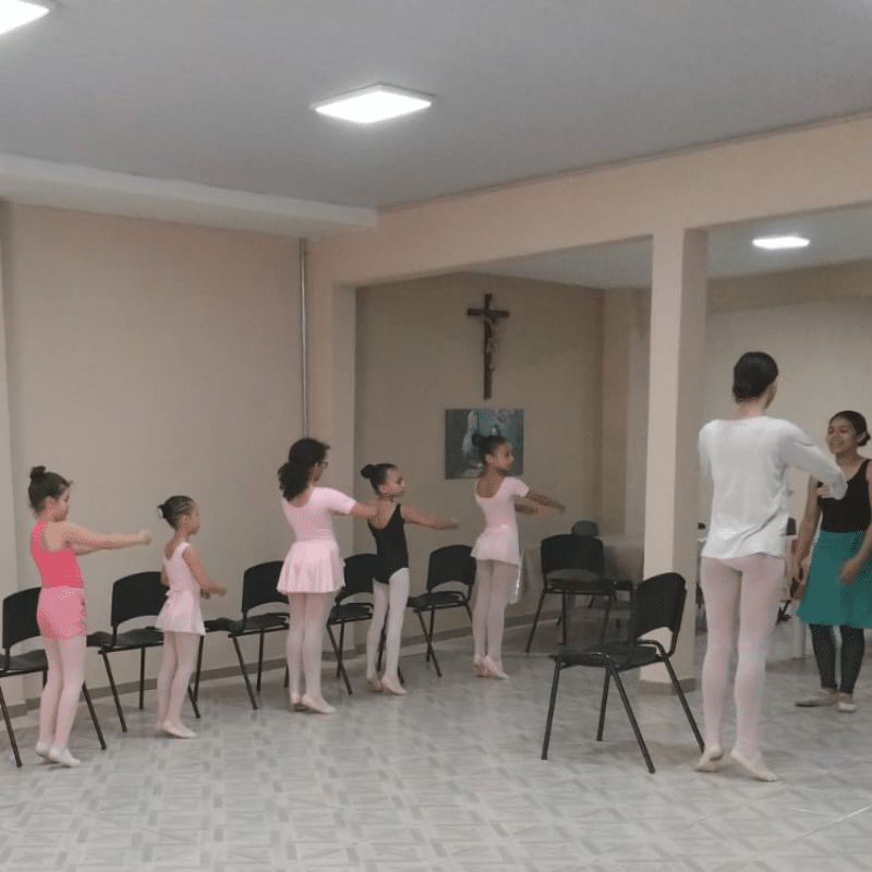 Dança e expressão corporal infantil (Rossin)