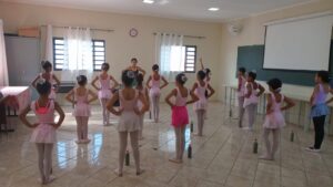 Leia mais sobre o artigo Dança e expressão corporal (Infantil)